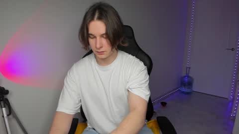 Snapshot of vincent__strong chatting on December 28, 2024, 1:38 pm Vincent Strong online show from December 28, 2024, 1:38 pm