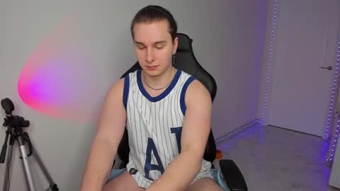 Snapshot of vincent__strong chatting on February 7, 2025, 4:03 pm Vincent Strong online show from February 7, 2025, 4:03 pm