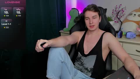 Snapshot of vincent__strong chatting on September 12, 2025, 1:11 pm Vincent Strong online show from September 12, 2025, 1:11 pm