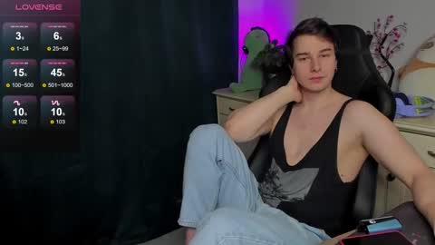 Snapshot of vincent__strong chatting on October 11, 2025, 8:24 am Vincent Strong online show from October 11, 2025, 8:24 am