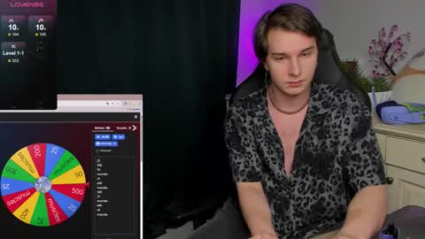 Snapshot of vincent__strong chatting on October 24, 2025, 1:29 pm Vincent Strong online show from October 24, 2025, 1:29 pm