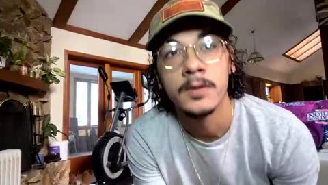 Snapshot of vinsmoke_sanji2020 chatting on February 6, 2025, 3:31 pm Sanji online show from February 6, 2025, 3:31 pm