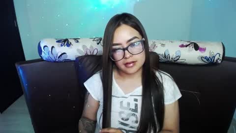 Snapshot of vio_let_ chatting on January 10, 2025, 12:59 am Daniela online show from January 10, 2025, 12:59 am