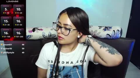 Snapshot of vio_let_ chatting on February 17, 2025, 3:47 am Daniela online show from February 17, 2025, 3:47 am