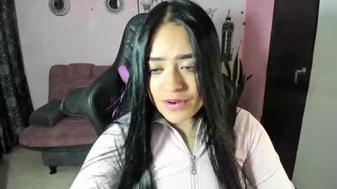 Snapshot of vio_let_ chatting on September 17, 2025, 6:04 am Daniela online show from September 17, 2025, 6:04 am