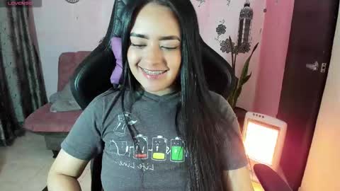Snapshot of vio_let_ chatting on October 1, 2025, 7:47 am Daniela online show from October 1, 2025, 7:47 am