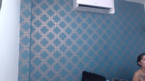 Snapshot of violeta_cute18 chatting on January 18, 2025, 1:30 am Violeta online show from January 18, 2025, 1:30 am