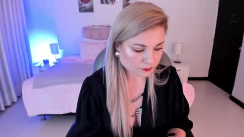 Snapshot of violeta_hotter_ chatting on October 23, 2025, 10:47 am violeta_hotter_ online show from October 23, 2025, 10:47 am