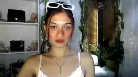 Snapshot of vivian_roberts chatting on January 8, 2025, 1:00 am Vivian online show from January 8, 2025, 1:00 am