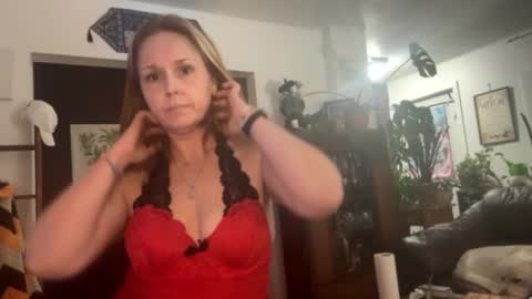 Snapshot of vivvixen80 chatting on November 3, 2025, 4:36 am vivvixen80 online show from November 3, 2025, 4:36 am