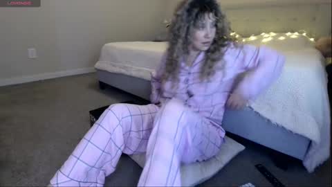 Snapshot of vsunshiny chatting on February 8, 2025, 11:55 pm Sunshiny online show from February 8, 2025, 11:55 pm