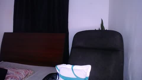 Snapshot of wanda_ember chatting on February 26, 2025, 1:32 am Wanda and Ember online show from February 26, 2025, 1:32 am