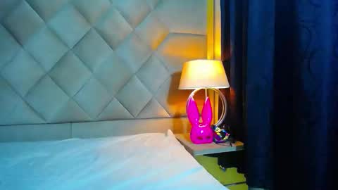 Snapshot of wanda_ember chatting on October 26, 2025, 1:55 am Wanda and Ember online show from October 26, 2025, 1:55 am