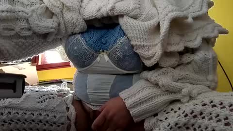 Snapshot of whitesweater chatting on January 13, 2025, 10:25 am whitesweater online show from January 13, 2025, 10:25 am