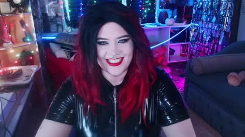 Snapshot of wickedxqueen chatting on January 19, 2025, 11:12 am Laura  online show from January 19, 2025, 11:12 am