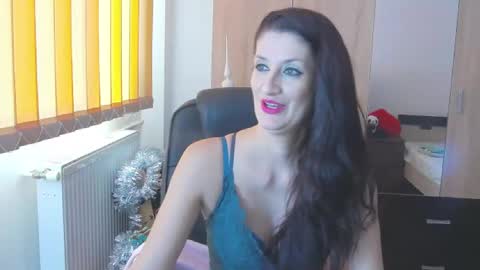 Snapshot of wildbea23 chatting on January 10, 2025, 6:42 am Bea online show from January 10, 2025, 6:42 am