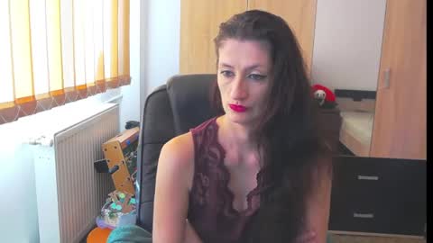 Snapshot of wildbea23 chatting on February 11, 2025, 8:05 am Bea online show from February 11, 2025, 8:05 am