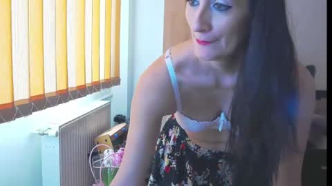 Snapshot of wildbea23 chatting on March 11, 2025, 11:12 am Bea online show from March 11, 2025, 11:12 am
