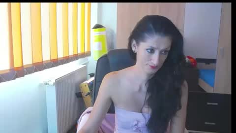 Snapshot of wildbea23 chatting on September 12, 2025, 6:35 am Bea online show from September 12, 2025, 6:35 am