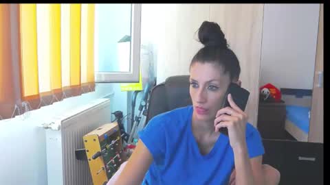 Snapshot of wildbea23 chatting on September 22, 2025, 11:23 am Bea online show from September 22, 2025, 11:23 am
