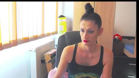 Snapshot of wildbea23 chatting on September 23, 2025, 6:49 am Bea online show from September 23, 2025, 6:49 am