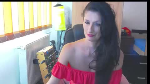 Snapshot of wildbea23 chatting on September 26, 2025, 7:01 am Bea online show from September 26, 2025, 7:01 am