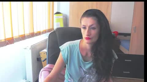 Snapshot of wildbea23 chatting on September 28, 2025, 8:52 am Bea online show from September 28, 2025, 8:52 am