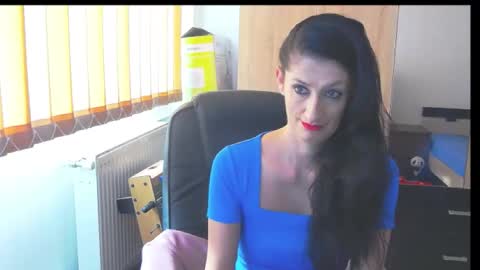 Snapshot of wildbea23 chatting on October 1, 2025, 6:19 am Bea online show from October 1, 2025, 6:19 am
