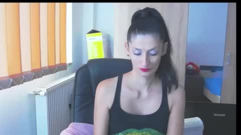 Snapshot of wildbea23 chatting on October 8, 2025, 7:28 am Bea online show from October 8, 2025, 7:28 am