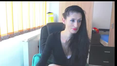 Snapshot of wildbea23 chatting on October 15, 2025, 6:46 am Bea online show from October 15, 2025, 6:46 am