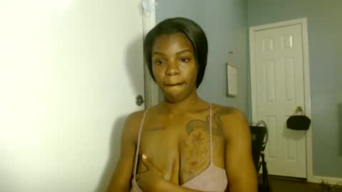 Snapshot of wishhwashy22 chatting on February 2, 2025, 6:15 am Chanel online show from February 2, 2025, 6:15 am