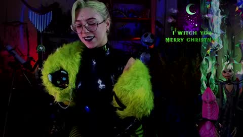 Snapshot of witch_fiona chatting on December 20, 2024, 8:23 pm Goddess of two strapons  - Mr. long Don Mr. Pinky online show from December 20, 2024, 8:23 pm