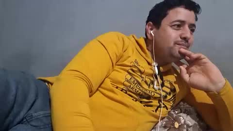 Snapshot of wolfrot chatting on January 19, 2025, 2:25 am wolf boy online show from January 19, 2025, 2:25 am