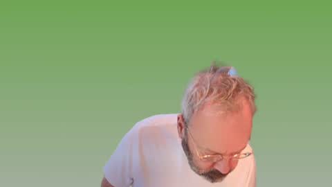 Snapshot of xarkevis chatting on December 14, 2024, 7:03 pm X4RK3V15 online show from December 14, 2024, 7:03 pm