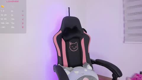 Snapshot of xemily_hardy chatting on March 8, 2025, 12:00 am Kanae. online show from March 8, 2025, 12:00 am