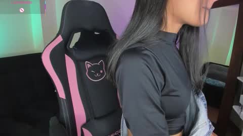 Snapshot of xemily_hardy chatting on October 29, 2025, 11:28 pm Kanae. online show from October 29, 2025, 11:28 pm