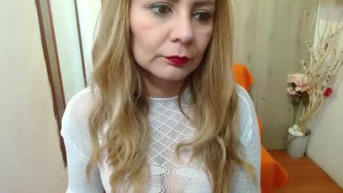 Snapshot of ximena_grant chatting on September 20, 2025, 12:06 pm Ximena online show from September 20, 2025, 12:06 pm