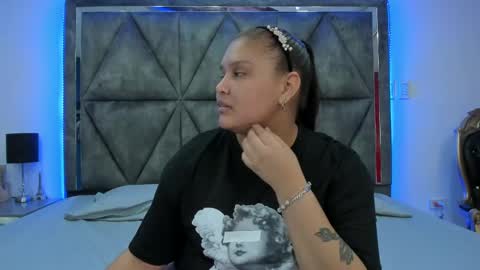 Snapshot of ximenarusso chatting on December 7, 2024, 3:04 am online show from December 7, 2024, 3:04 am