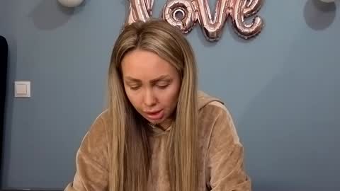 Snapshot of xsexycouples chatting on February 26, 2025, 1:43 am AnnaMaee online show from February 26, 2025, 1:43 am