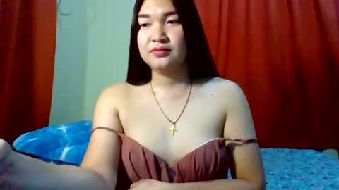 Snapshot of xsweetiemajax chatting on January 6, 2025, 2:48 am HI IM PAULINE online show from January 6, 2025, 2:48 am