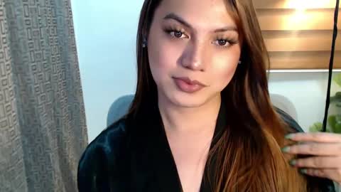 Snapshot of xxjulielovesyouxx chatting on December 29, 2024, 4:30 pm July online show from December 29, 2024, 4:30 pm