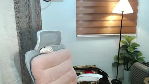 Snapshot of xxjulielovesyouxx chatting on January 16, 2025, 12:31 pm July online show from January 16, 2025, 12:31 pm