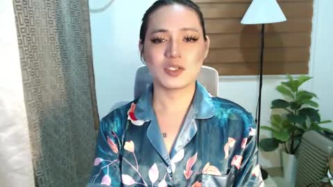 Snapshot of xxjulielovesyouxx chatting on March 8, 2025, 10:11 am July online show from March 8, 2025, 10:11 am