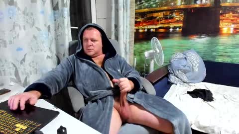 Snapshot of xxrojxx chatting on January 9, 2025, 3:55 pm roki-- -- online show from January 9, 2025, 3:55 pm