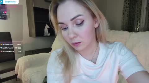 Snapshot of xxxhoneyxx chatting on February 20, 2025, 3:34 am Onlyfanz online show from February 20, 2025, 3:34 am