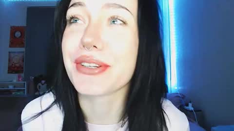 Snapshot of yamilean chatting on November 12, 2025, 12:44 am Yami online show from November 12, 2025, 12:44 am