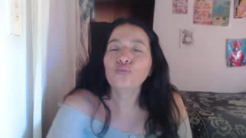 Snapshot of yasmin_love85 chatting on January 28, 2025, 2:53 pm yasmin_love85 online show from January 28, 2025, 2:53 pm