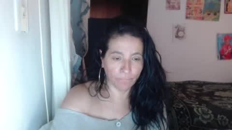 Snapshot of yasmin_love85 chatting on March 10, 2025, 7:18 pm yasmin_love85 online show from March 10, 2025, 7:18 pm