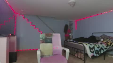 Snapshot of yazminroyal chatting on December 11, 2024, 2:33 pm Yazmin Royal online show from December 11, 2024, 2:33 pm