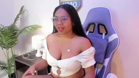 Snapshot of yeika_foxy chatting on February 22, 2025, 9:23 am yeika_foxy online show from February 22, 2025, 9:23 am